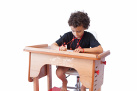 Mesa regulável uso escolar